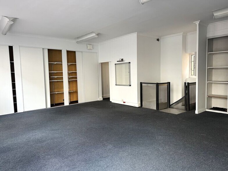 Office in Lyon for lease - Interior Photo - Image 2 of 6
