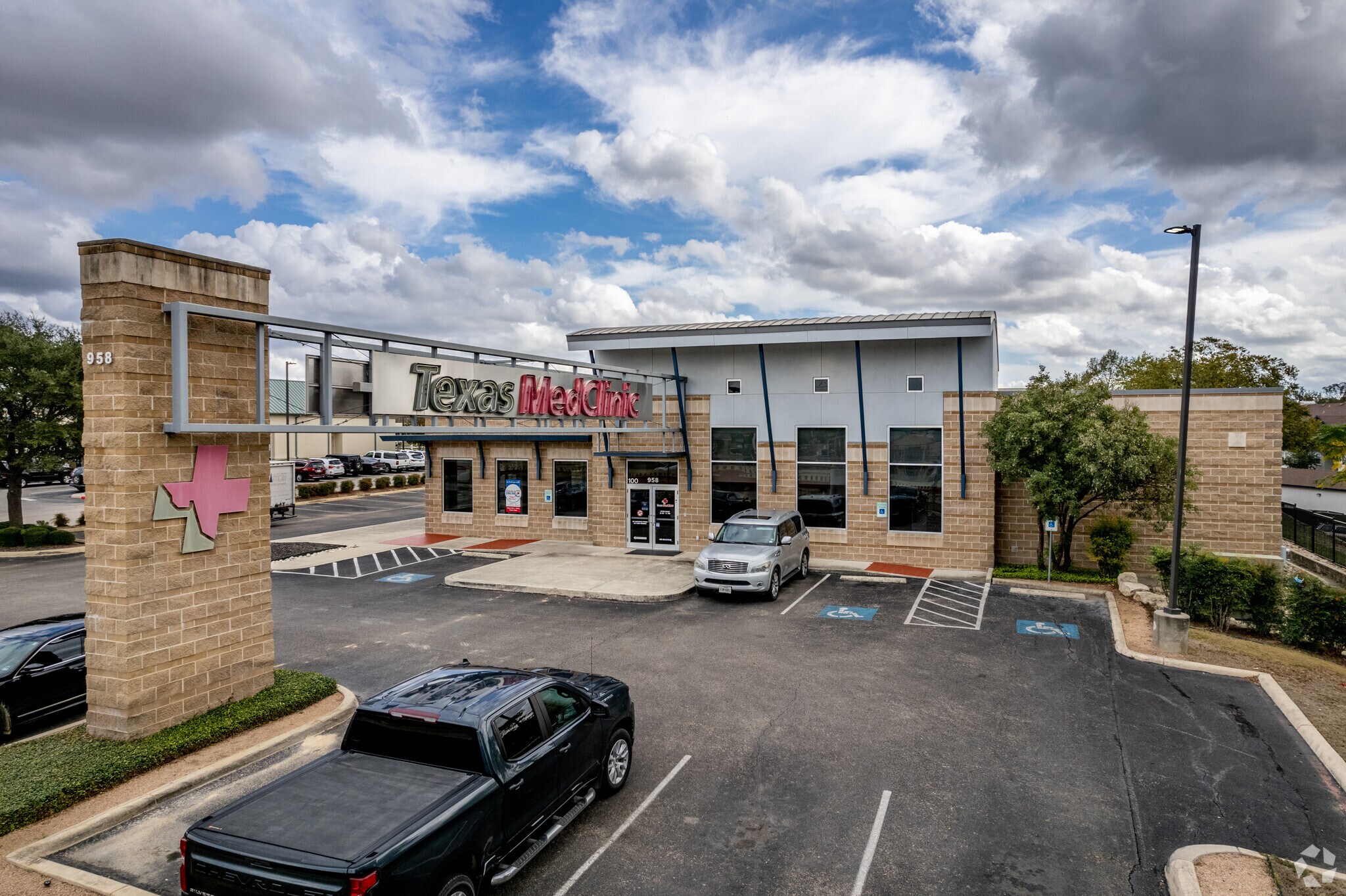 958 N Interstate 35, New Braunfels, TX à louer Photo du bâtiment- Image 1 de 8