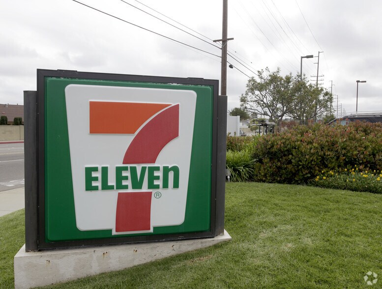 9543 Hamilton Ave, Huntington Beach, CA à louer - Photo du bâtiment - Image 2 de 2