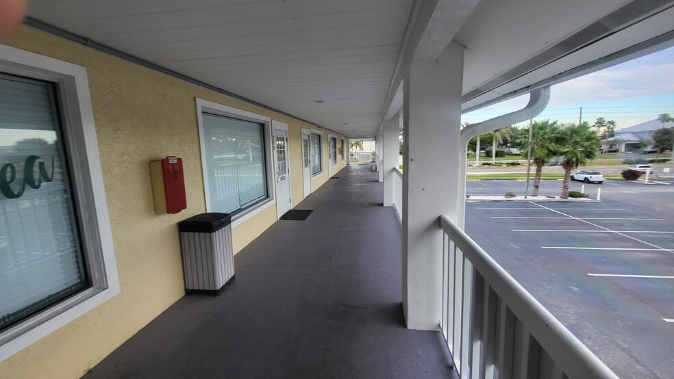 1110 Pinellas Bayway S, Tierra Verde, FL for lease - Building Photo - Image 3 of 5