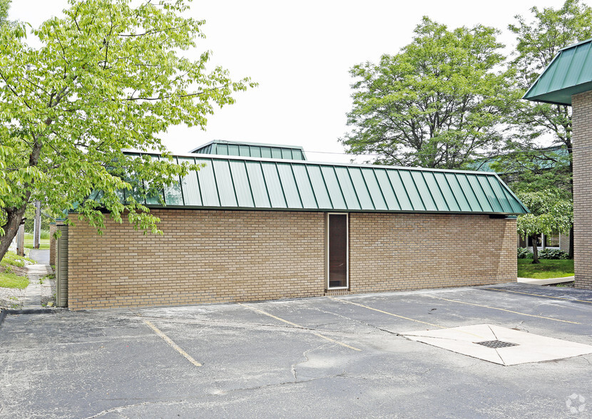 31487 Northwestern Hwy, Farmington Hills, MI for lease - Building Photo - Image 2 of 7