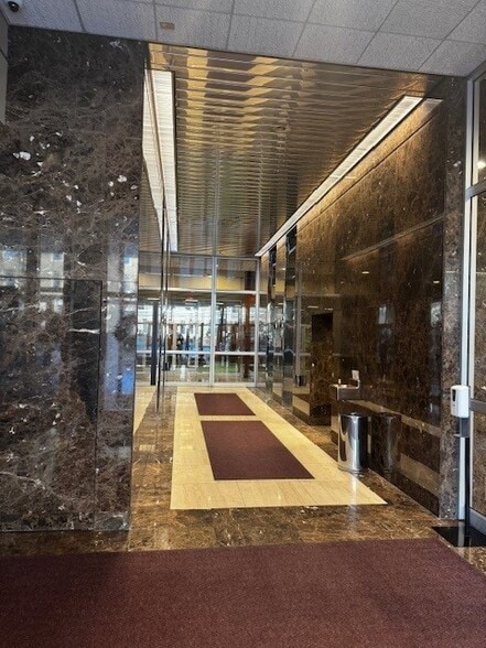 500 Virginia St E, Charleston, WV for lease - Interior Photo - Image 2 of 6