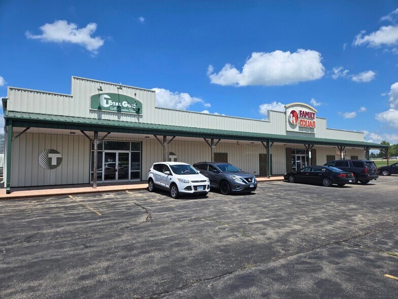 720 N Hudson St, Stockton, IL for lease - Building Photo - Image 1 of 2