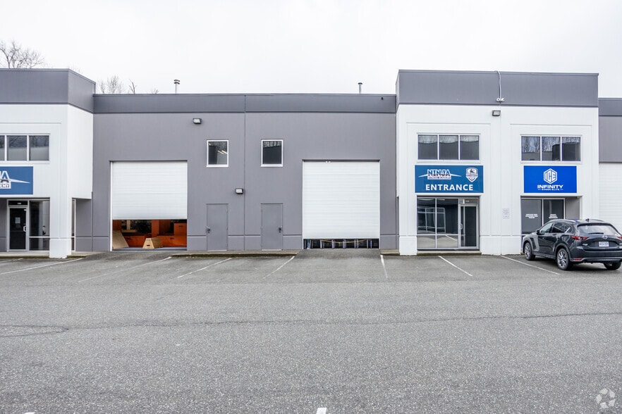 44981 Commercial Crt, Chilliwack, BC à louer - Photo du bâtiment - Image 2 de 4