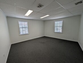 2855 Ocean Dr, Vero Beach, FL for lease Interior Photo- Image 1 of 5