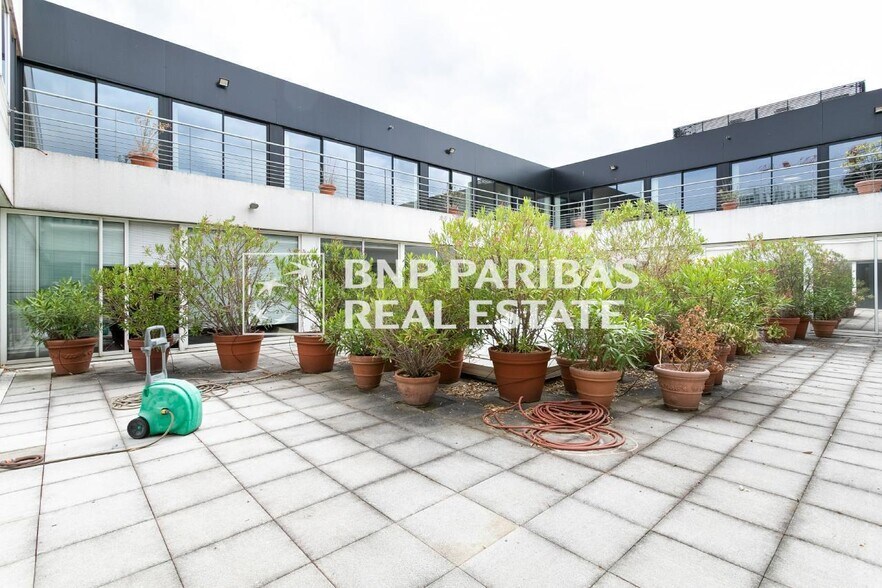 Office in Saint-Denis for sale - Building Photo - Image 3 of 11
