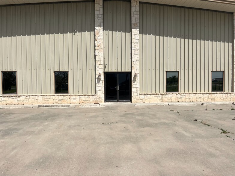 318 Industrial Blvd, Kenedy, TX à vendre - Photo principale - Image 1 de 1