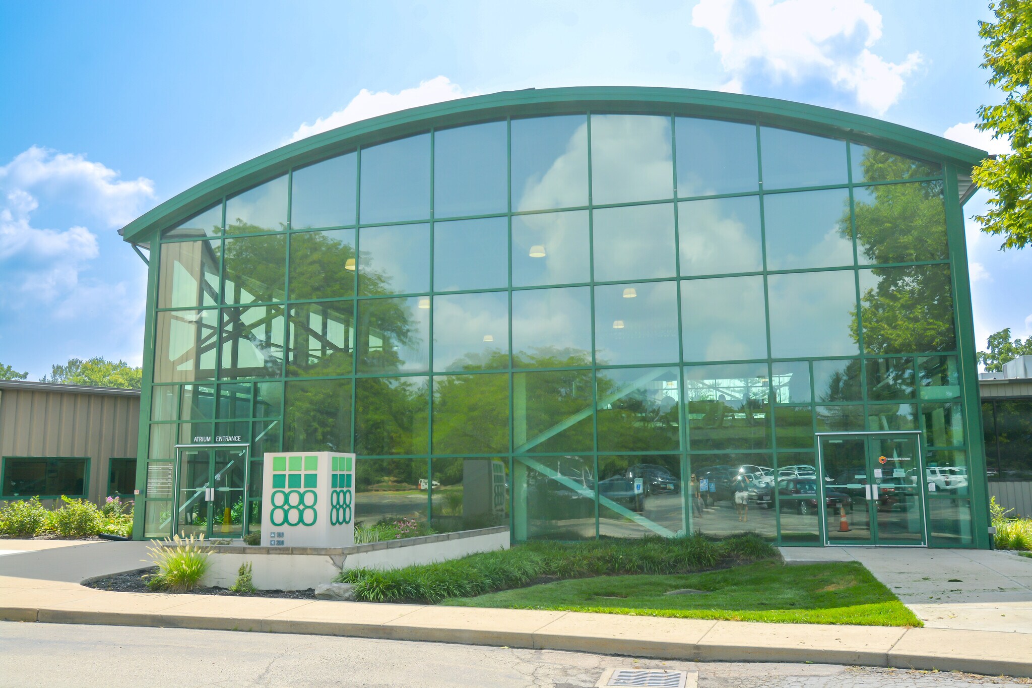 888 Dayton St, Yellow Springs, OH à louer Photo du bâtiment- Image 1 de 39