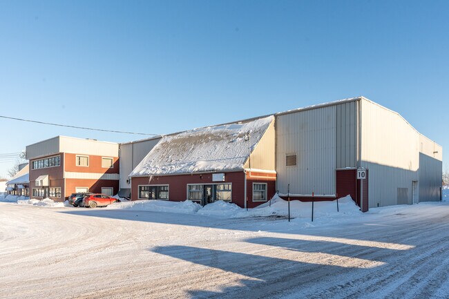 Plus de détails pour 731-751 Rue De Saint-Romuald, Lévis, QC - Industriel à vendre