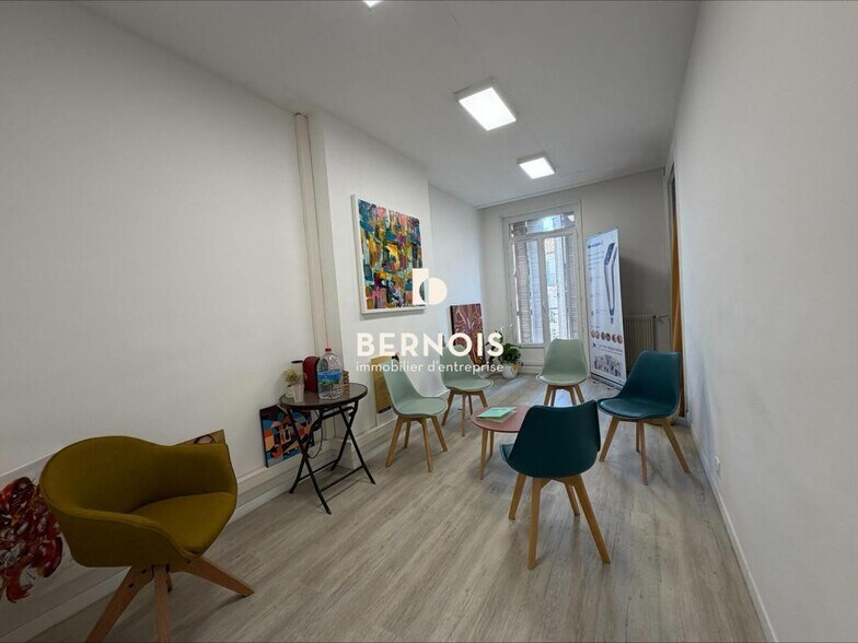 Office in Toulon for lease - Interior Photo - Image 2 of 8