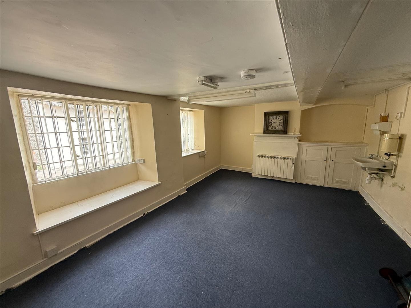 13 Fore St, Evershot for lease Interior Photo- Image 1 of 3