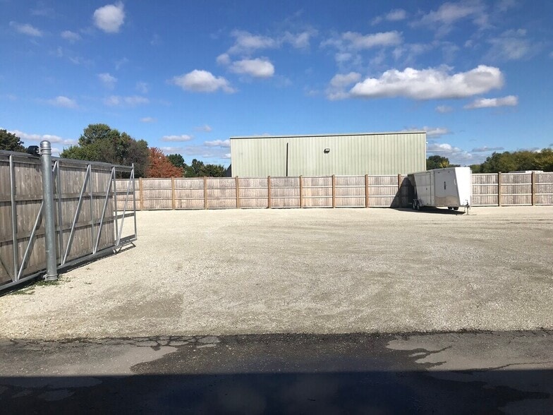 34 Stonehill Rd, Oswego, IL for lease - Building Photo - Image 2 of 3