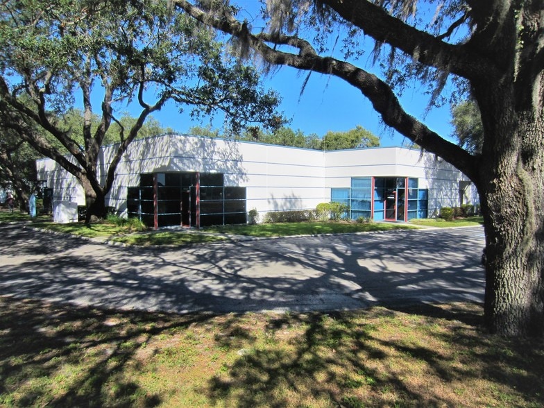 6604 Harney Rd, Tampa, FL à louer - Photo du bâtiment - Image 3 de 4