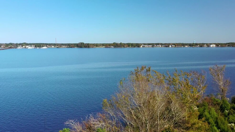 912-1000 N Craven St, New Bern, NC à vendre - Vidéo sur l’inscription commerciale - Image 2 de 8