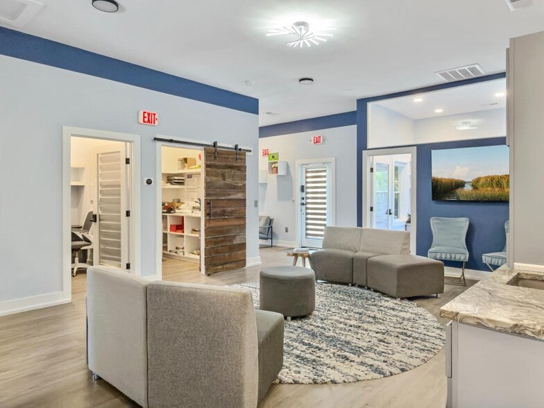 668 Marina Dr, Charleston, SC for lease - Lobby - Image 3 of 23