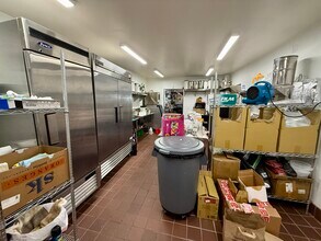 320-326 N Azusa Ave, West Covina, CA for lease Interior Photo- Image 2 of 21