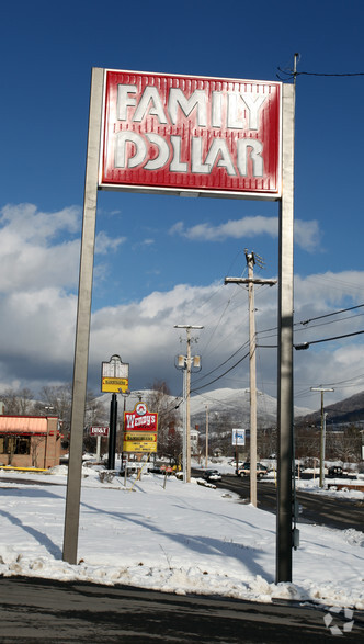 609 Market St, Tazewell, VA for lease - Building Photo - Image 1 of 4