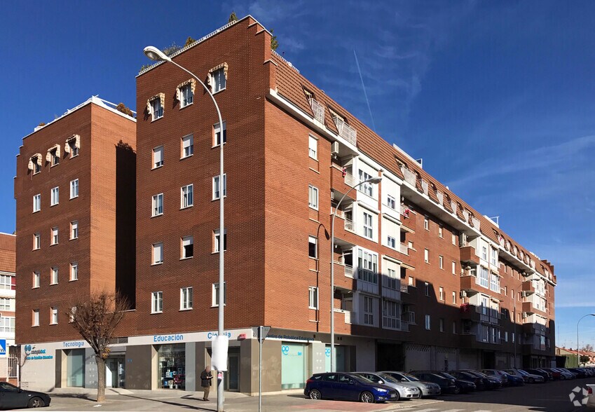 Retail in Alcalá de Henares, Madrid for lease - Primary Photo - Image 1 of 2