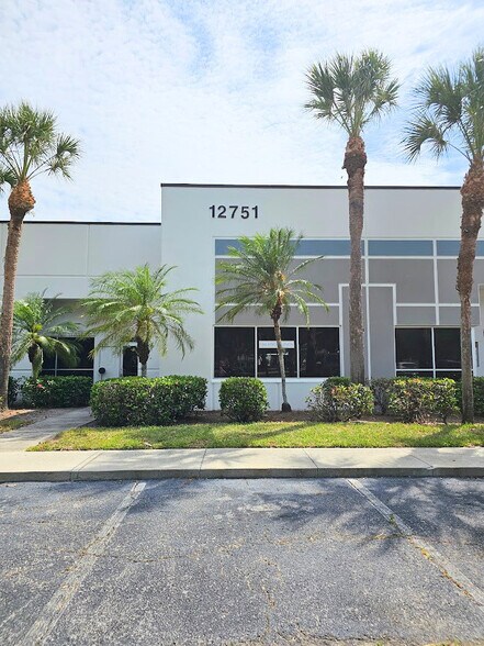 12751 Westlinks Dr, Fort Myers, FL à louer - Photo du bâtiment - Image 1 de 7