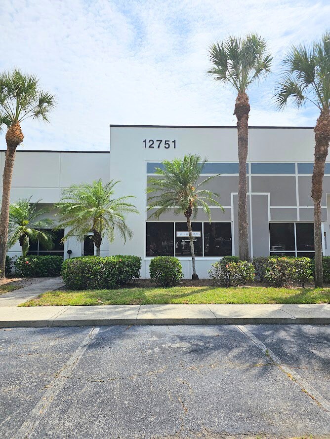 12751 Westlinks Dr, Fort Myers, FL à louer Photo du bâtiment- Image 1 de 8