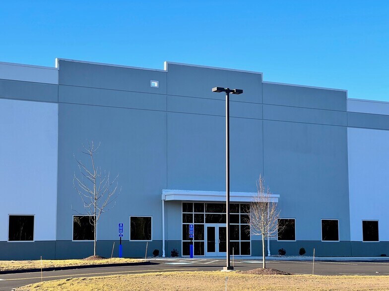 110 Tradeport Dr, Windsor, CT à louer - Photo du bâtiment - Image 2 de 9