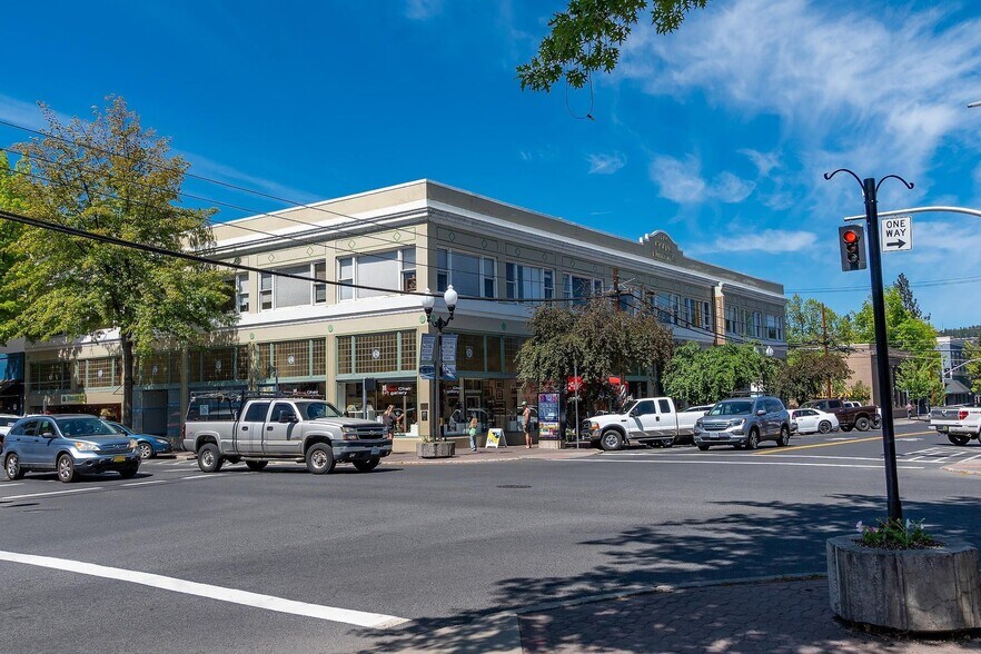 115-125 NW Oregon Ave, Bend, OR à vendre - Photo du bâtiment - Image 3 de 21