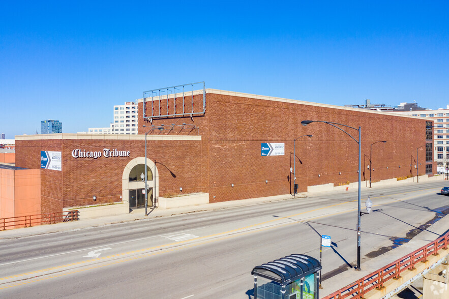 700 W Chicago Ave, Chicago, IL à louer - Photo du bâtiment - Image 1 de 8