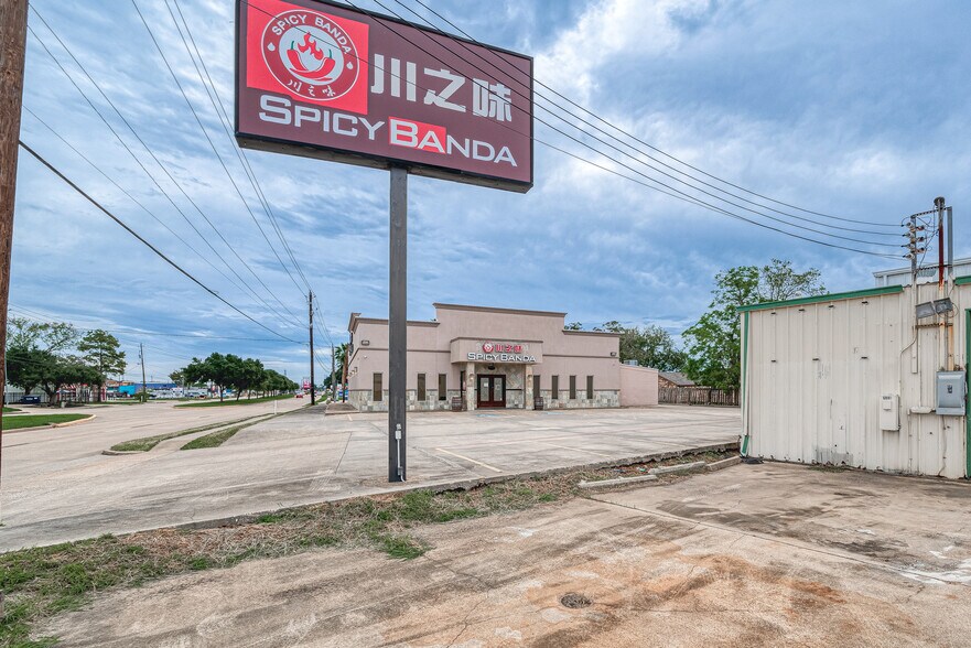 1127 Marina Bay Dr, Kemah, TX à vendre - Photo du bâtiment - Image 2 de 25