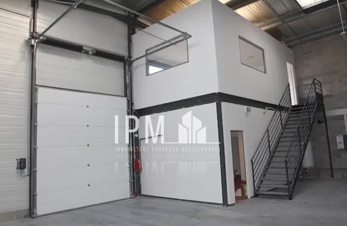 Flex dans La Penne-sur-Huveaune à louer - Photo du bâtiment - Image 1 de 5