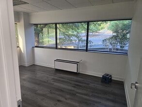 300 Executive Dr, West Orange, NJ for lease Interior Photo- Image 2 of 5