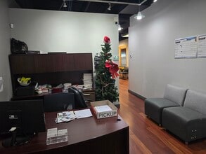 18525 53rd Ave, Surrey, BC à louer Photo du bâtiment- Image 2 de 13