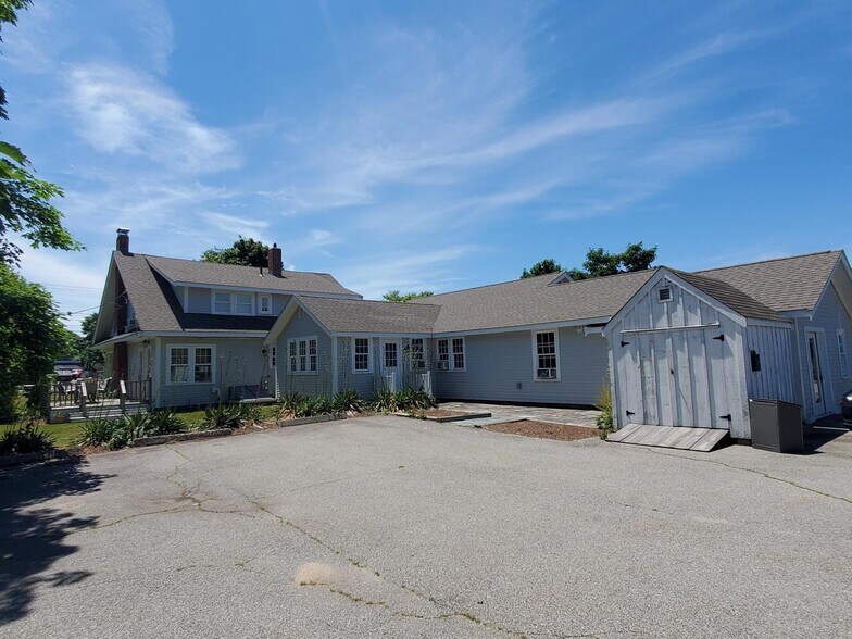 476 MA-28, Harwich Port, MA à vendre - Photo du bâtiment - Image 3 de 15