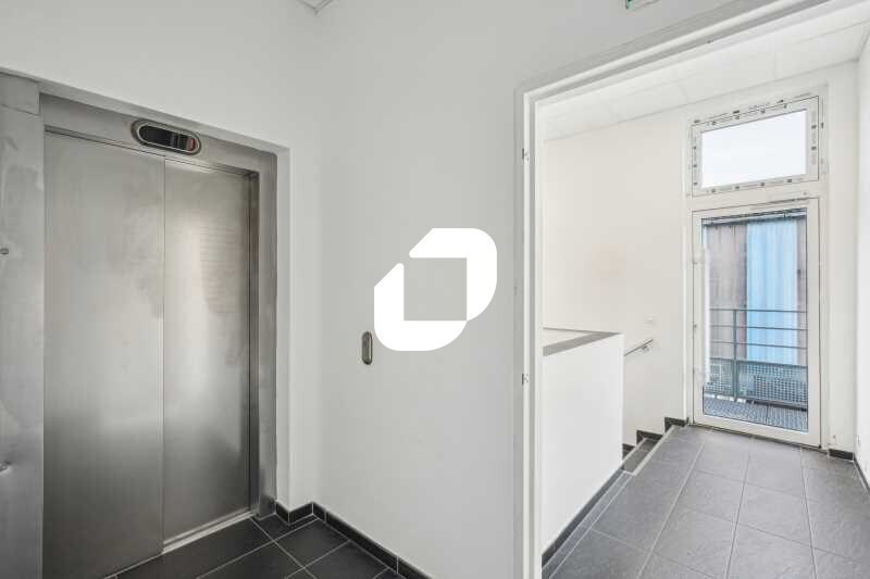 Bureau dans Villeneuve-la-Garenne à louer - Hall d’entrée - Image 2 de 8