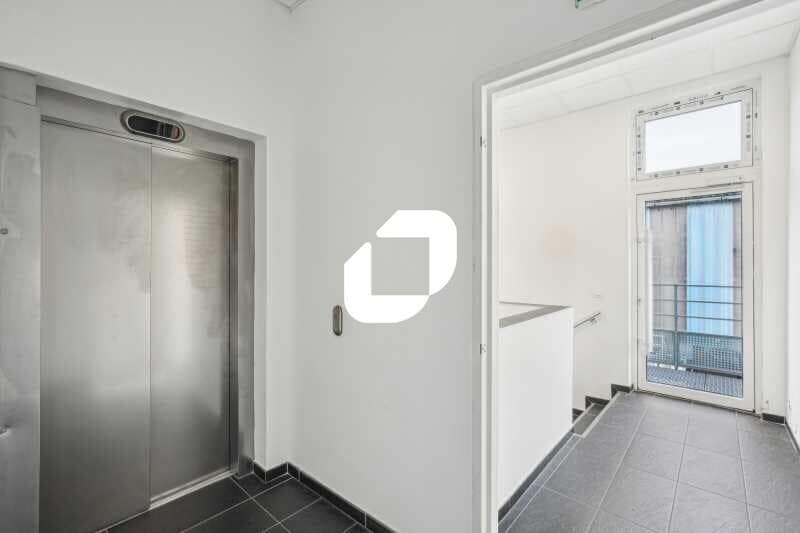 Bureau dans Villeneuve-la-Garenne à louer - Hall d’entrée - Image 2 de 8