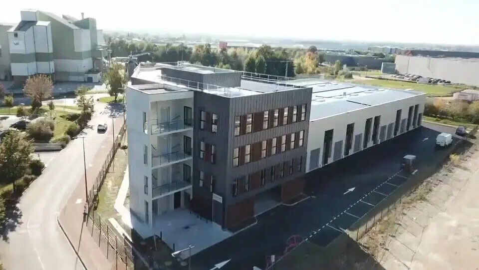 Office in Montluel for sale - Building Photo - Image 1 of 5