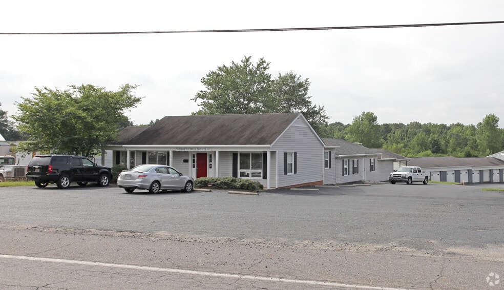 Investment Opportunity, University Dr portfolio of 4 properties for sale on LoopNet.ca - Primary Photo - Image 1 of 4