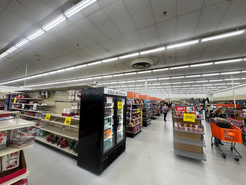 644 W Market St, Tiffin, OH for sale - Interior Photo - Image 2 of 9