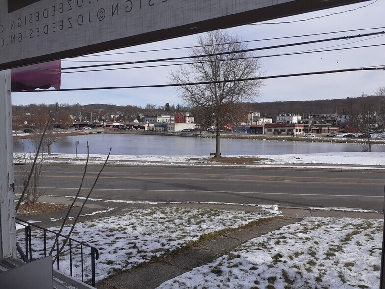 683 NY-17M, Monroe, NY à louer - Photo du bâtiment - Image 3 de 15
