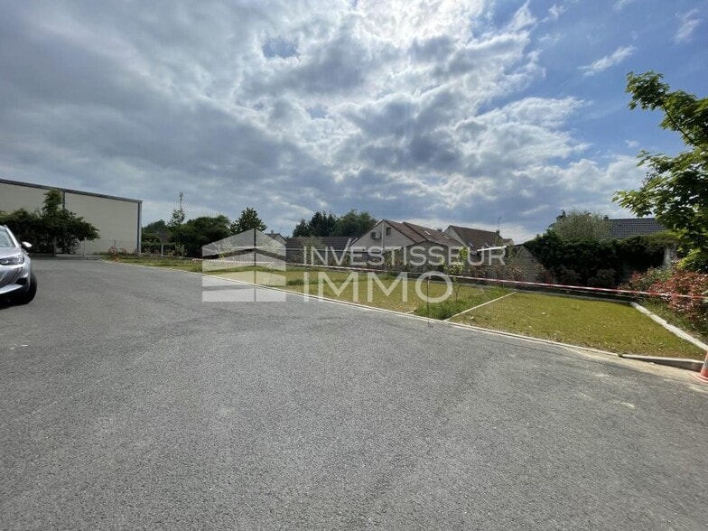 Flex in Ozoir-la-Ferrière for lease - Building Photo - Image 2 of 6