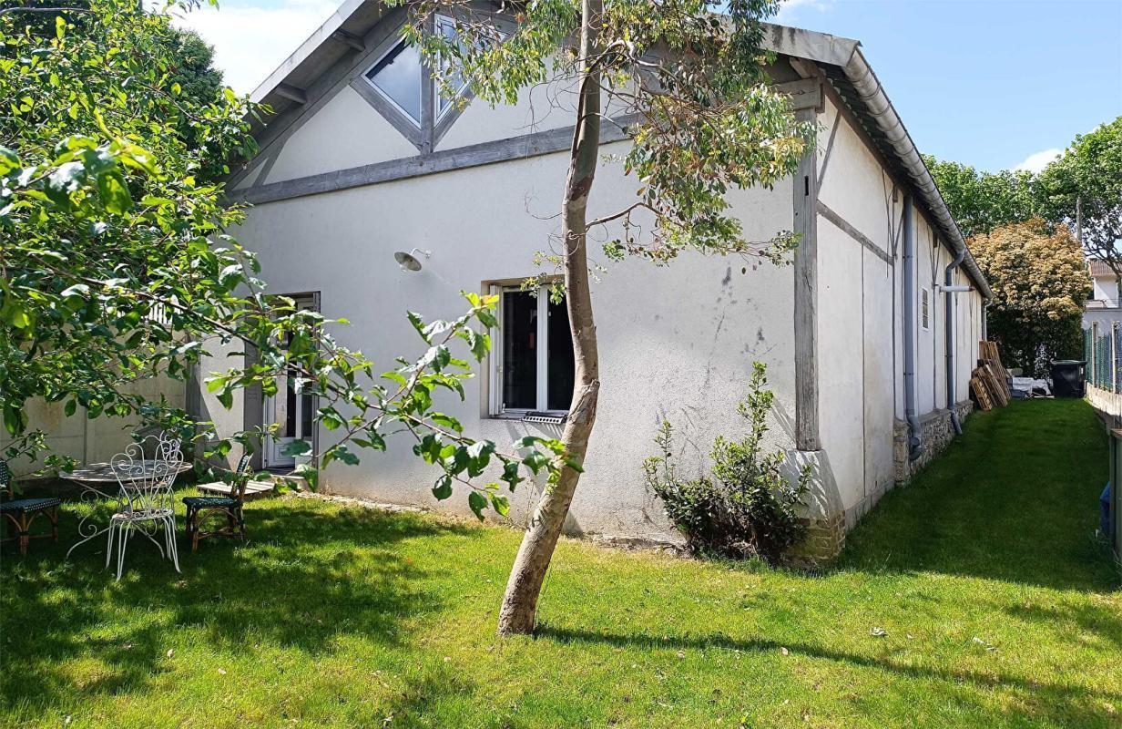 Flex in Neuilly-Plaisance for sale Building Photo- Image 1 of 2