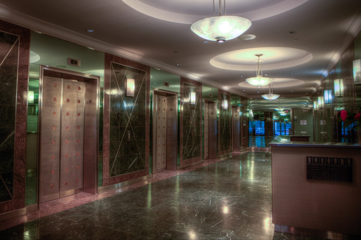 500 Rue Saint-Jacques, Montréal, QC for sale Building Photo- Image 1 of 1