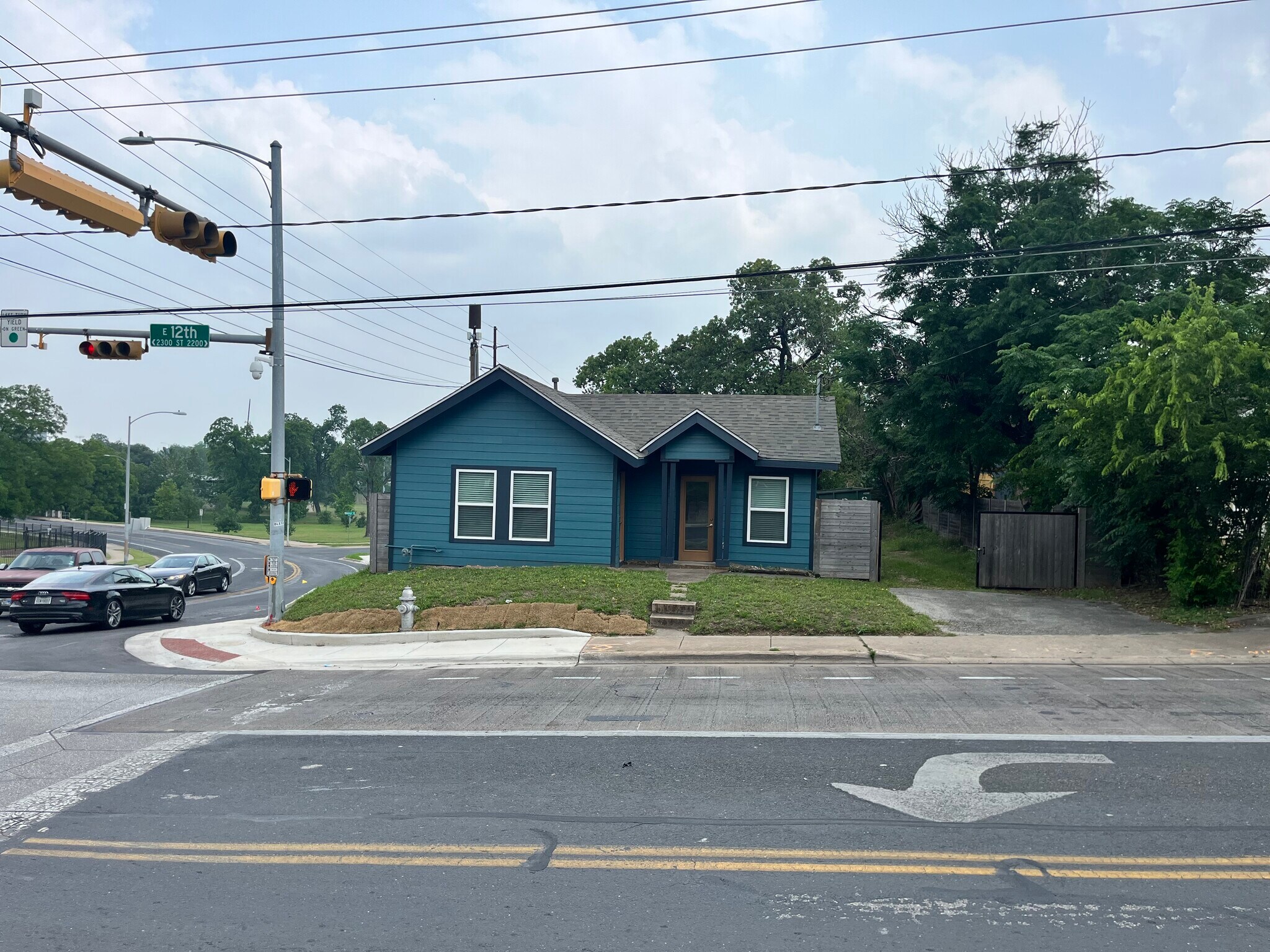 2211 E 12th St, Austin, TX for lease Building Photo- Image 1 of 8