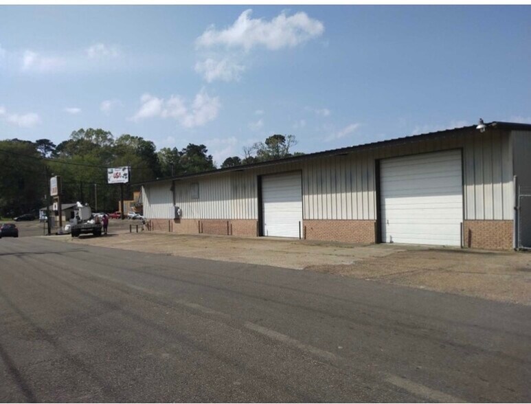 3088 Terry Rd, Jackson, MS à vendre - Photo du bâtiment - Image 3 de 11