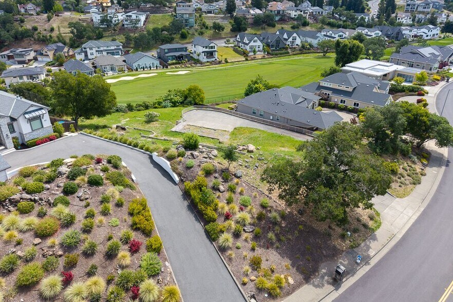 3780 Saint Andrews Dr, Santa Rosa, CA à vendre - Photo du bâtiment - Image 2 de 7