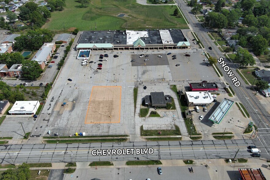5741 Chevrolet Blvd, Parma, OH à louer - Photo du bâtiment - Image 1 de 3
