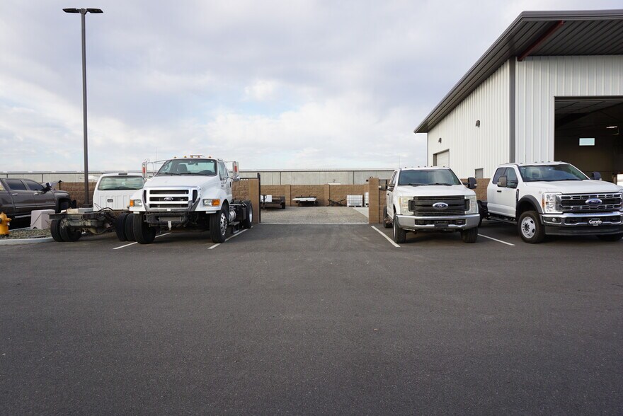 3005 Rainier Pl, Pasco, WA à louer - Photo du bâtiment - Image 2 de 7