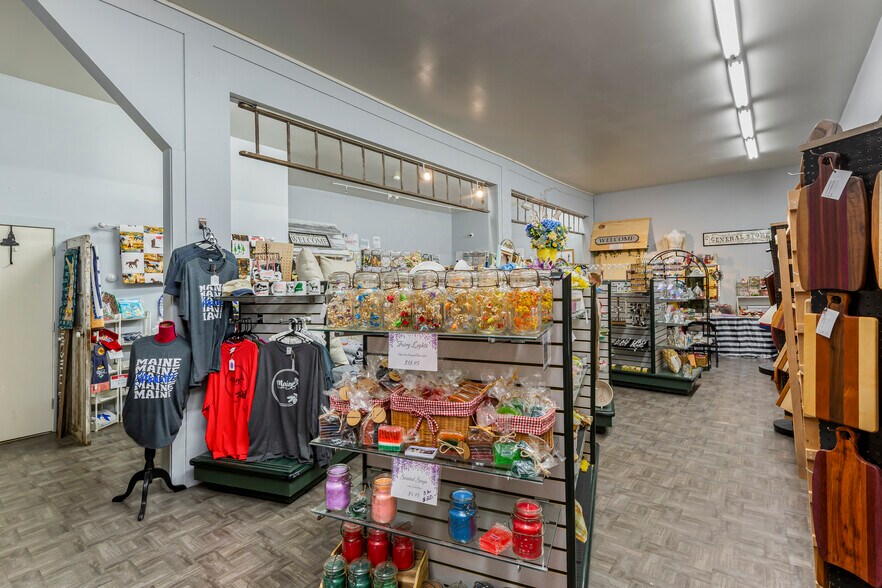 56 Elm St, Camden, ME à vendre - Photo du bâtiment - Image 3 de 27