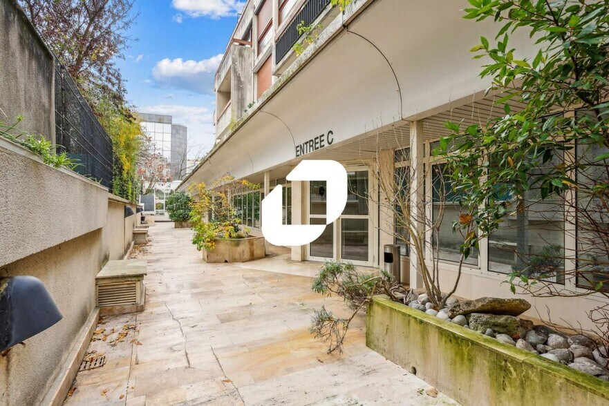 Office in Boulogne-Billancourt for lease - Building Photo - Image 2 of 15