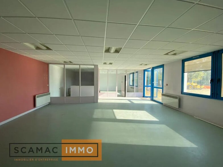 Office in Ris-Orangis for lease - Interior Photo - Image 1 of 1