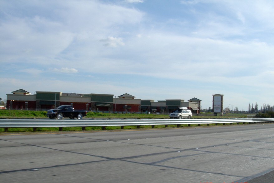 783-785 Orange Dr, Vacaville, CA à louer - Photo du bâtiment - Image 3 de 14